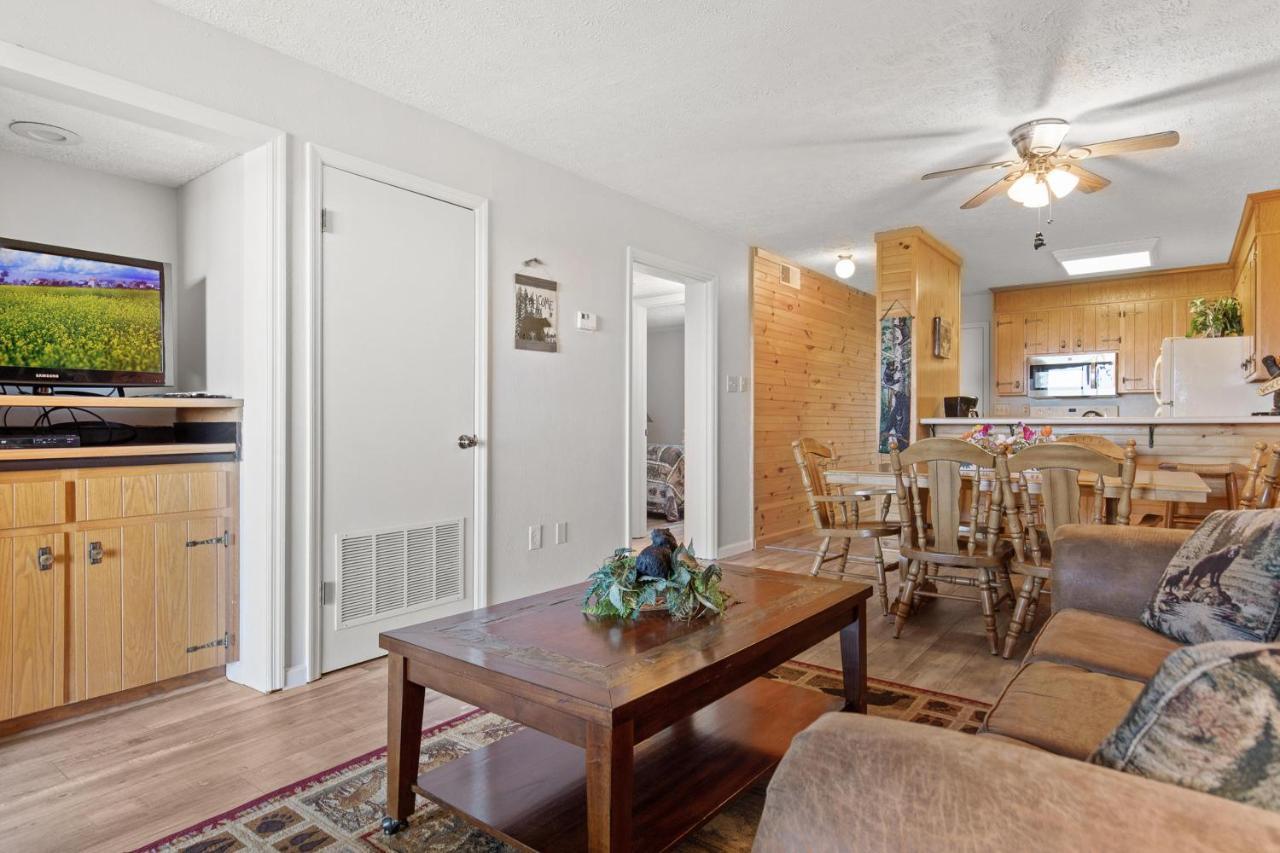 Bear Cub Retreat Apartment Gatlinburg Bagian luar foto