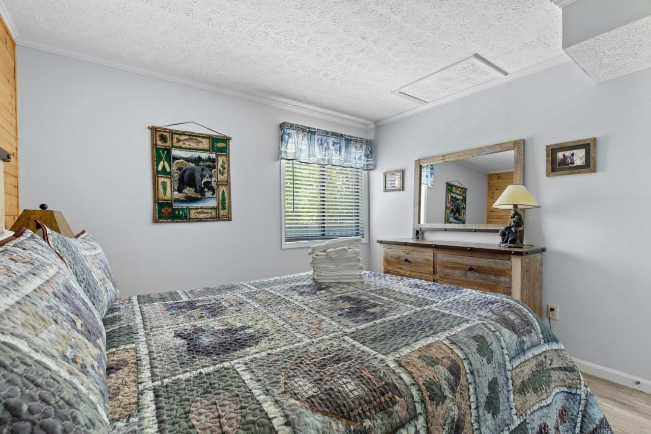 Bear Cub Retreat Apartment Gatlinburg Bagian luar foto