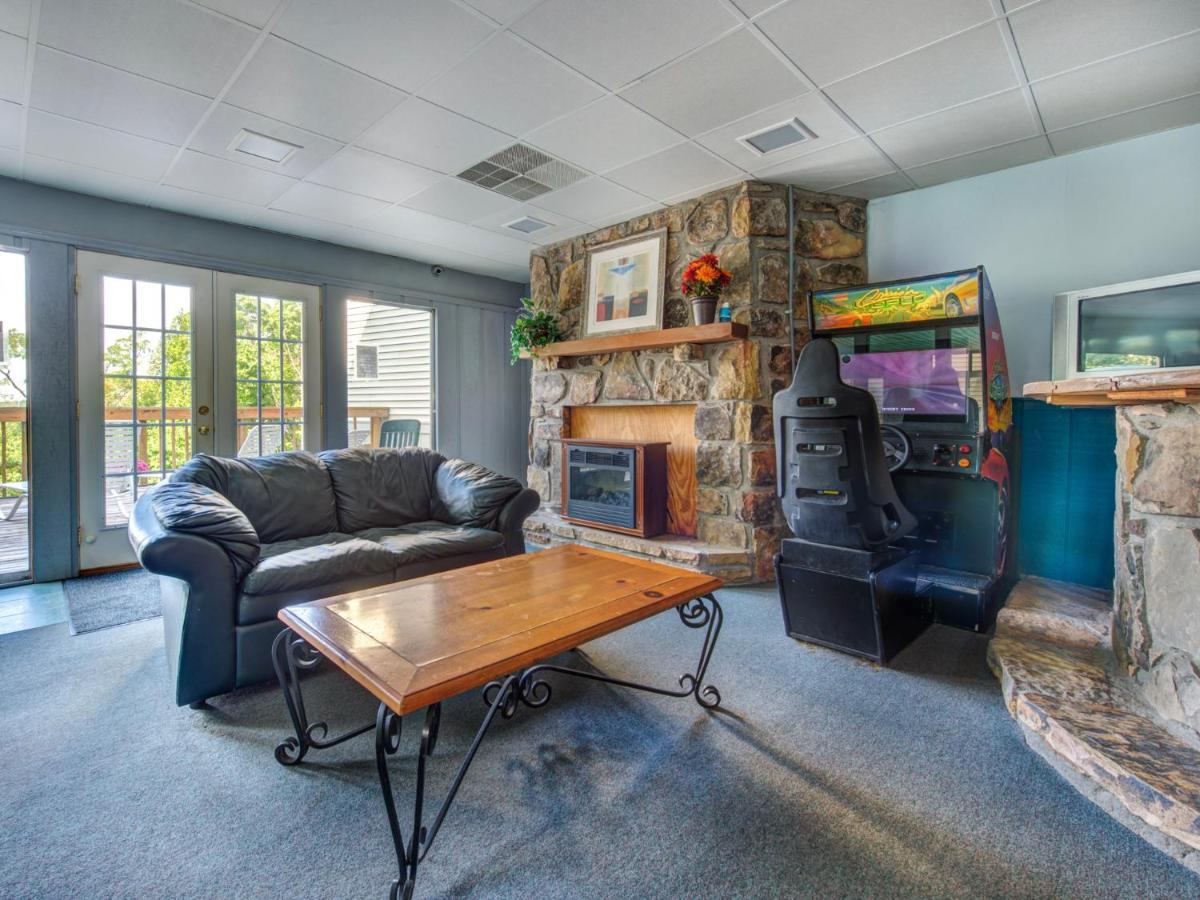 Bear Cub Retreat Apartment Gatlinburg Bagian luar foto